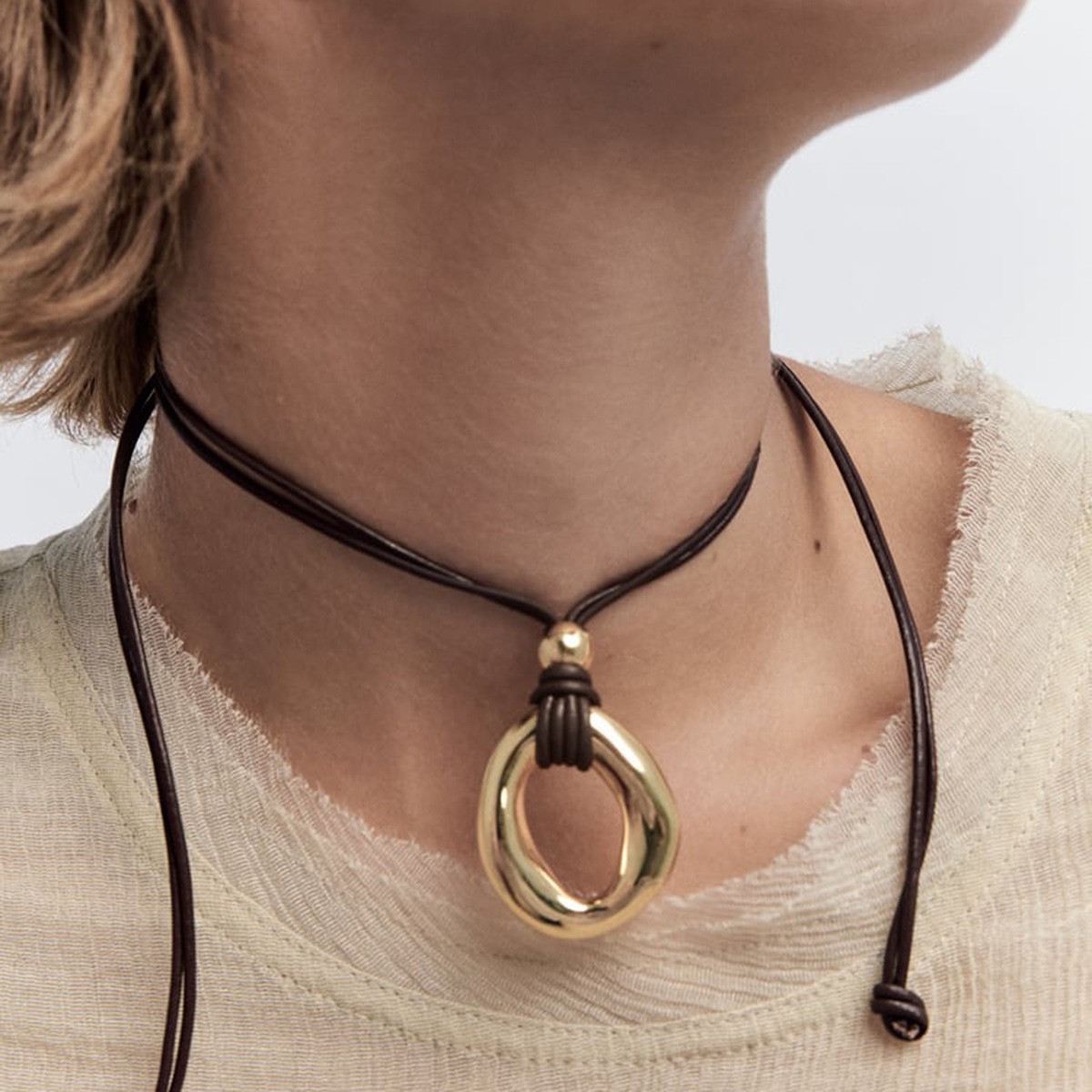 Leatherwork Rings - Elegant Irregular Circle Pendant Necklace -