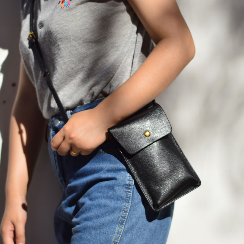 AETOO Mobile phone bag female  - Leatherwork Rivets ulasan dan harga