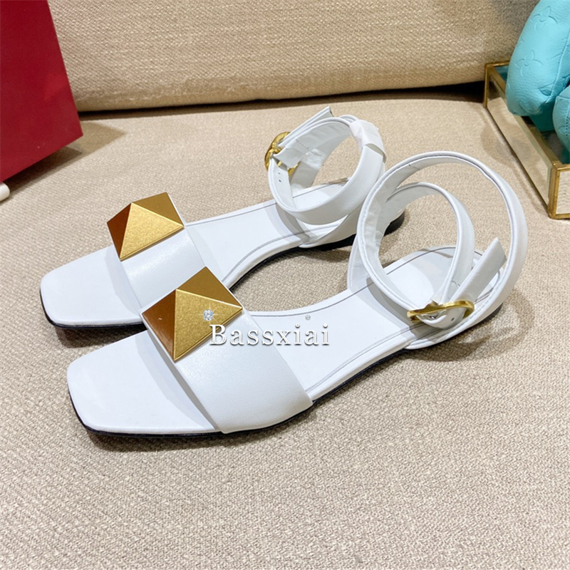 Big Rivet Buckle Decor Sandals - Leatherwork Rivets ulasan dan harga