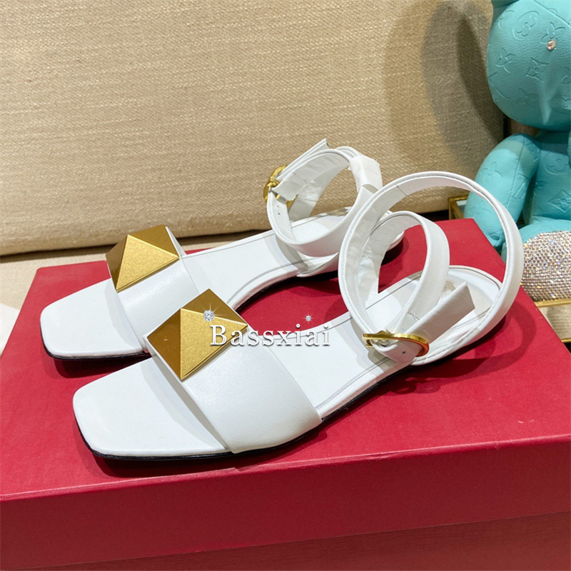 Big Rivet Buckle Decor Sandals - Leatherwork Rivets ulasan dan harga