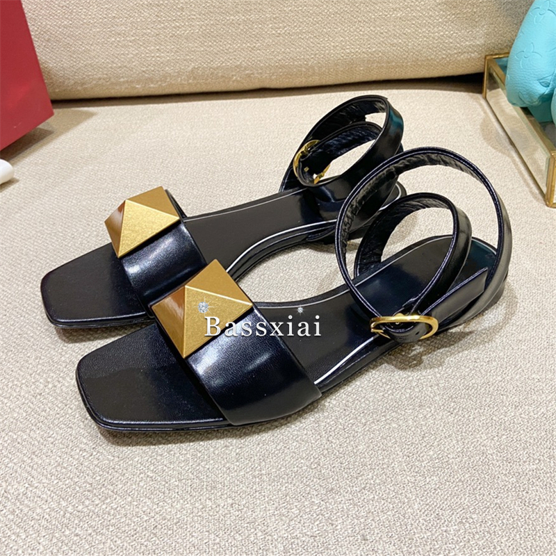 Big Rivet Buckle Decor Sandals - Leatherwork Rivets ulasan dan harga