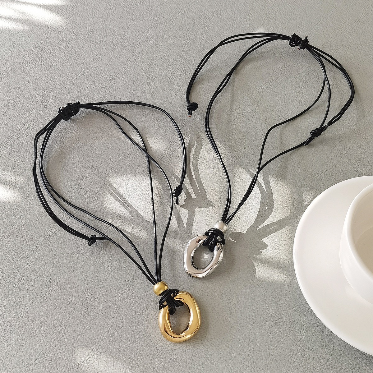 Elegant Irregular Circle Penda - Leatherwork Rings ulasan dan harga